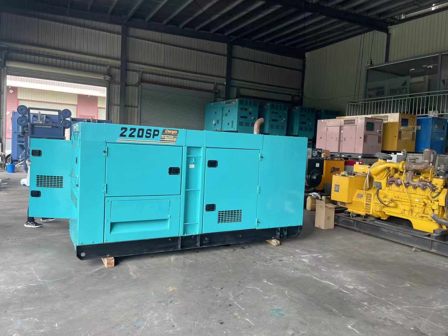 贞丰800kW 柴油发电机的输出电流波动范围是多少？