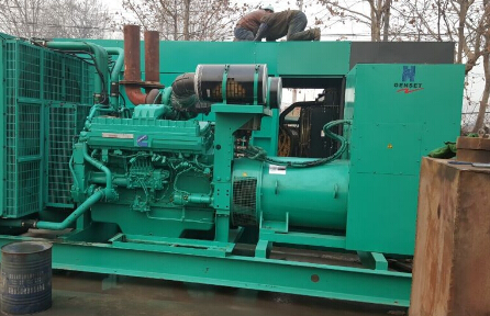 贞丰发电机组如何判断水冷式机油散热器内部是否需要清洗？